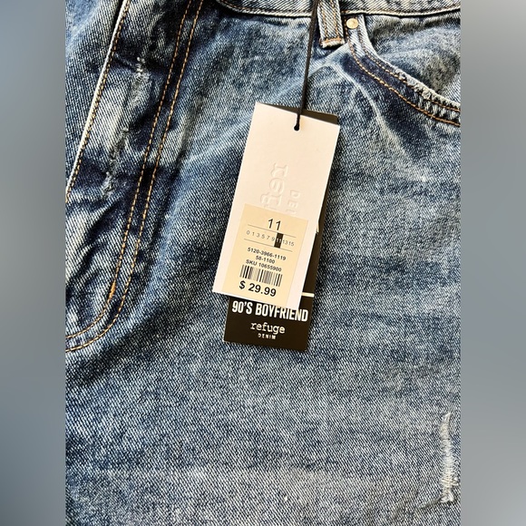 Refuge Denim Jean Shorts - Picture 4 of 6